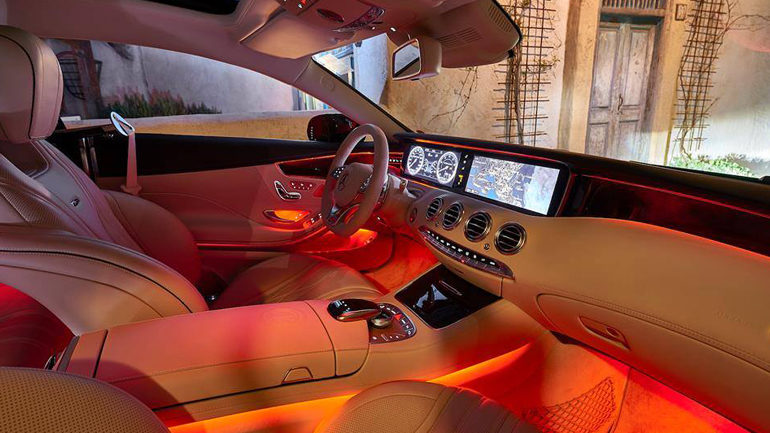 Απίστευτο… εσωτερικό αυτοκινήτου